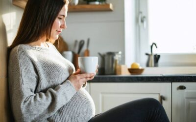 Czy kawa w ciąży rzeczywiście szkodzi – prawdy i mity o kofeinie