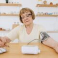 Niskie ciśnienie i wysoki puls objawy – kiedy warto się niepokoić?
