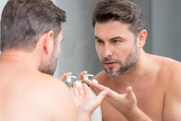 Czym smarować poranione brodawki podczas karmienia?