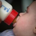 Ile ml mleka na kilogram niemowlaka w pierwszych miesiącach życia?