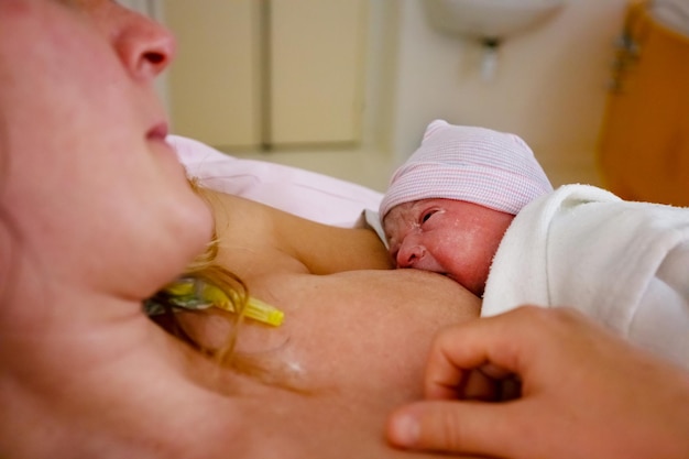 Wcześniak poród naturalny czy cesarka – co warto wiedzieć?