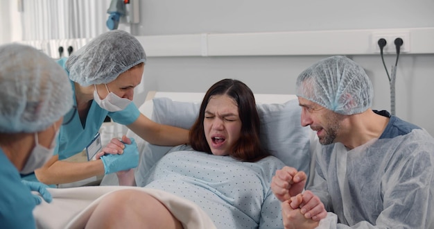 Kiedy przeć podczas porodu i dlaczego to takie ważne?