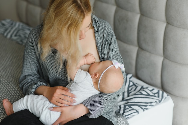 Laktacja kiedy się pojawia u młodej mamy?